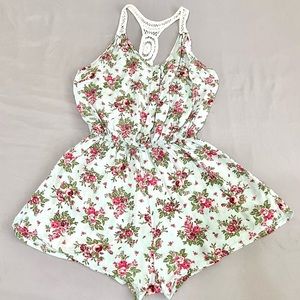 Love by chesi mini floral jumpsuit light green sleeveless size M